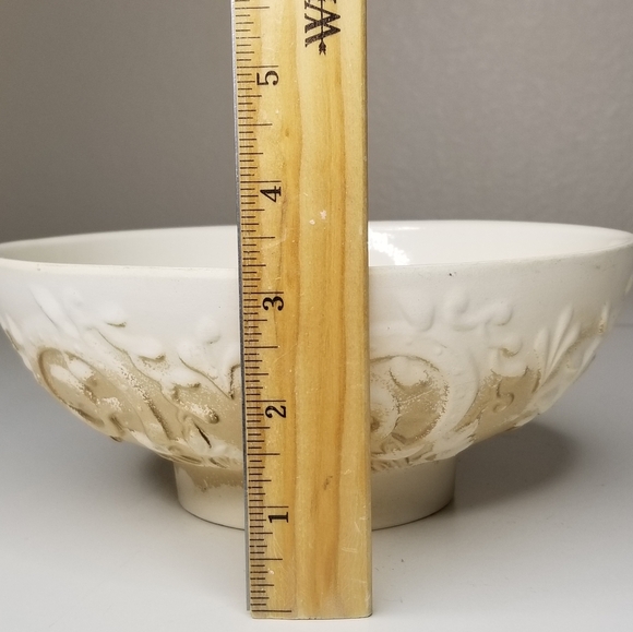 Haeger 102 Pedestal Bowl Beige Cream Tan Embossed Scroll Leaf Pattern USA - Picture 11 of 12